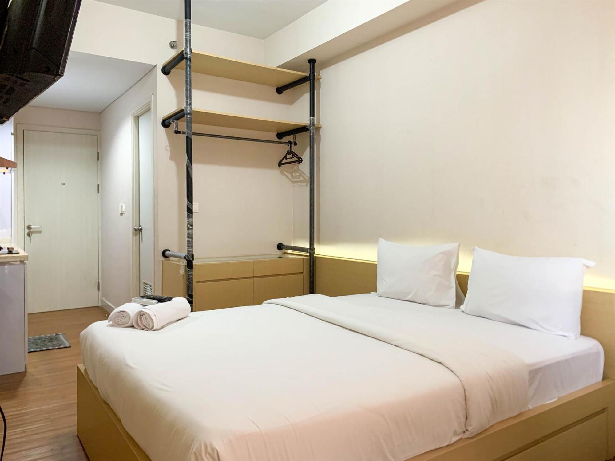 Relaxing At Patraland Urbano By Travelio *